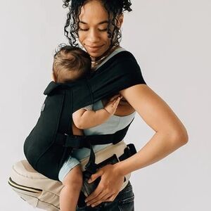 TushBaby Snug Carrier Black New With Tags